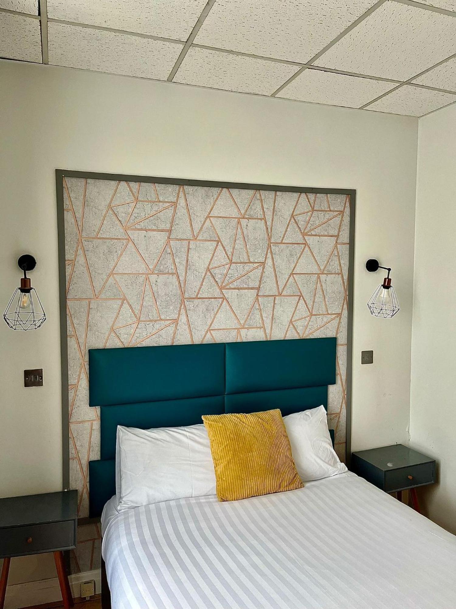 Whites Hotel Newcastle upon Tyne Room photo