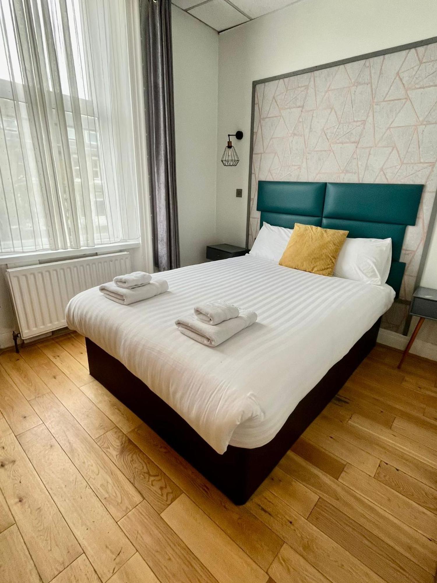 Whites Hotel Newcastle upon Tyne Room photo